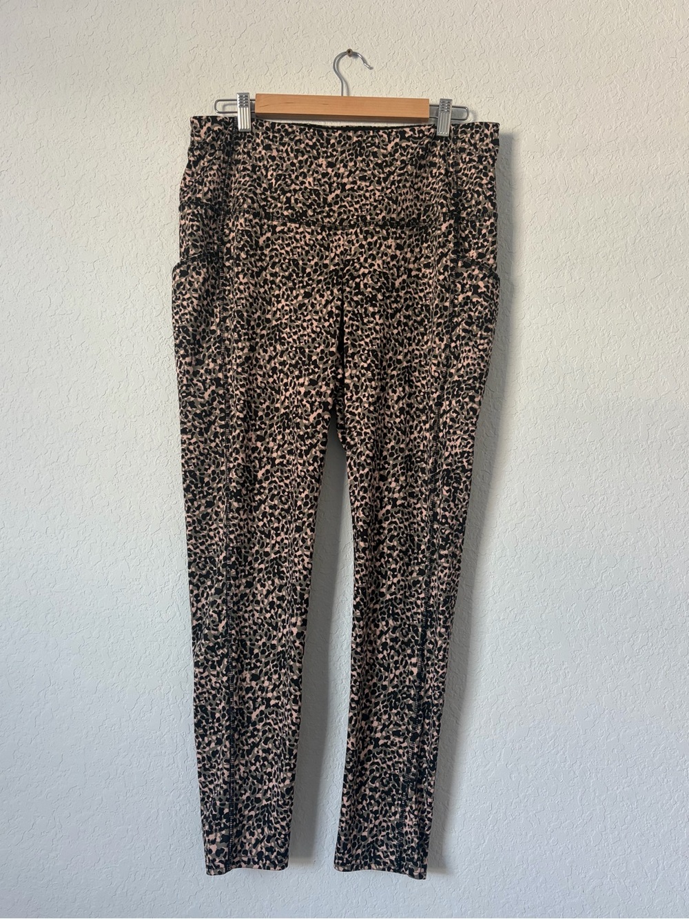 Chico's ZEnergy Green & Black Leopard Print Stretch Leggings